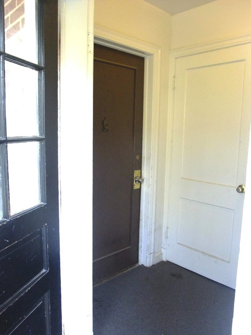 Building Photo - 8404 Greenwood Ave