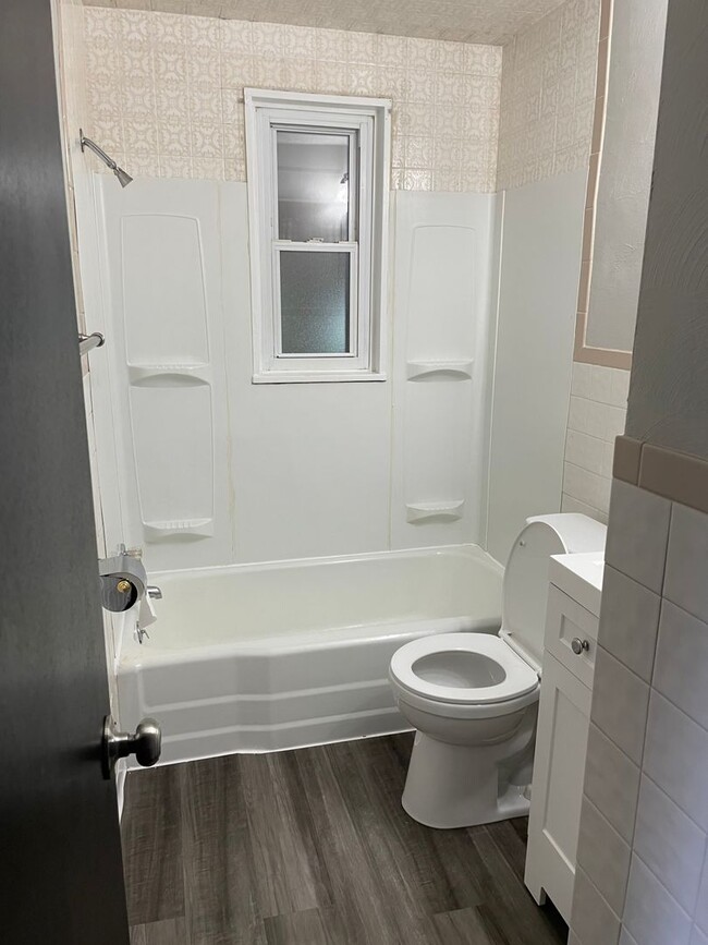 Building Photo - 3 BEDROOM, 1.5 BATH IN PENN HILLS - MOVE-I...