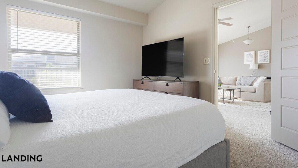 Building Photo - 701 W 101st Pl S