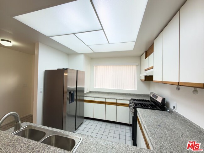 Building Photo - 2708 Arizona Ave