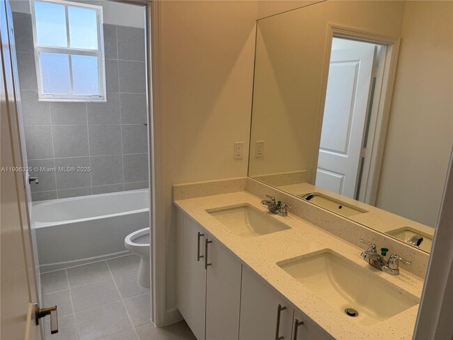 Building Photo - 2426 SE 26th Ln