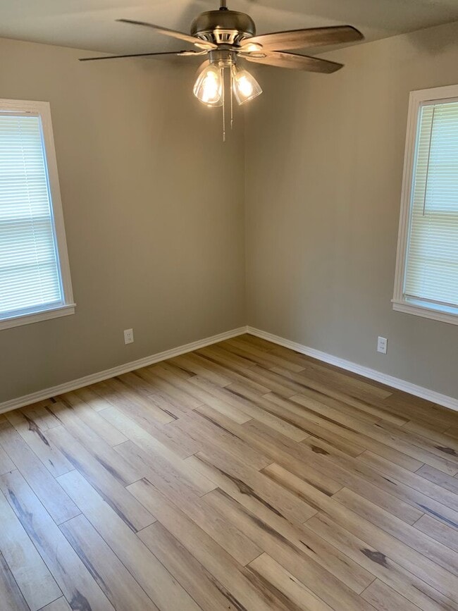 Building Photo - Freshly Renovated 3-Bedroom, 1-Bath