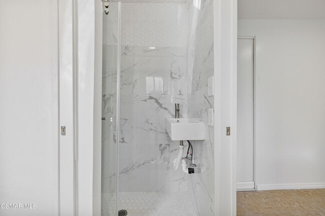 Building Photo - 11018 Sutter Ave