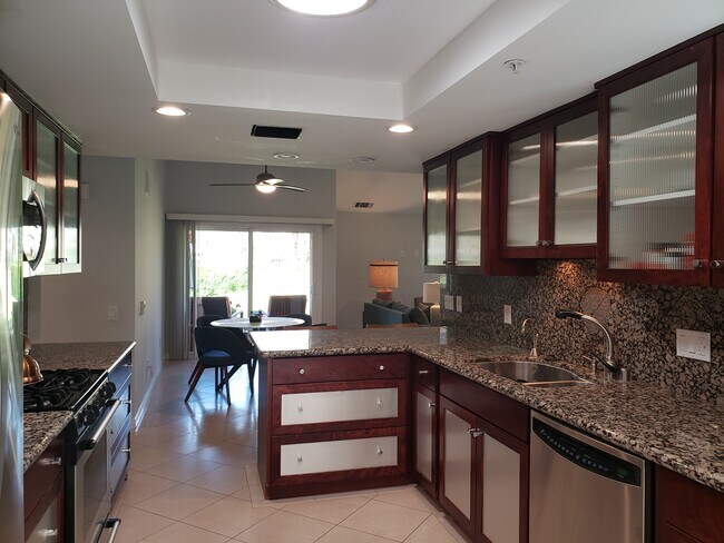 Building Photo - 1655 S Beverly Dr