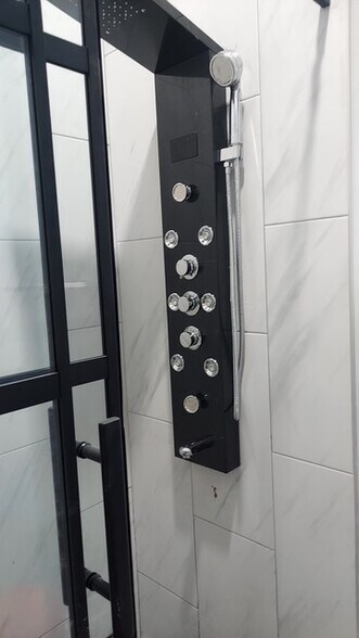 Building Photo - 180 Bowen St