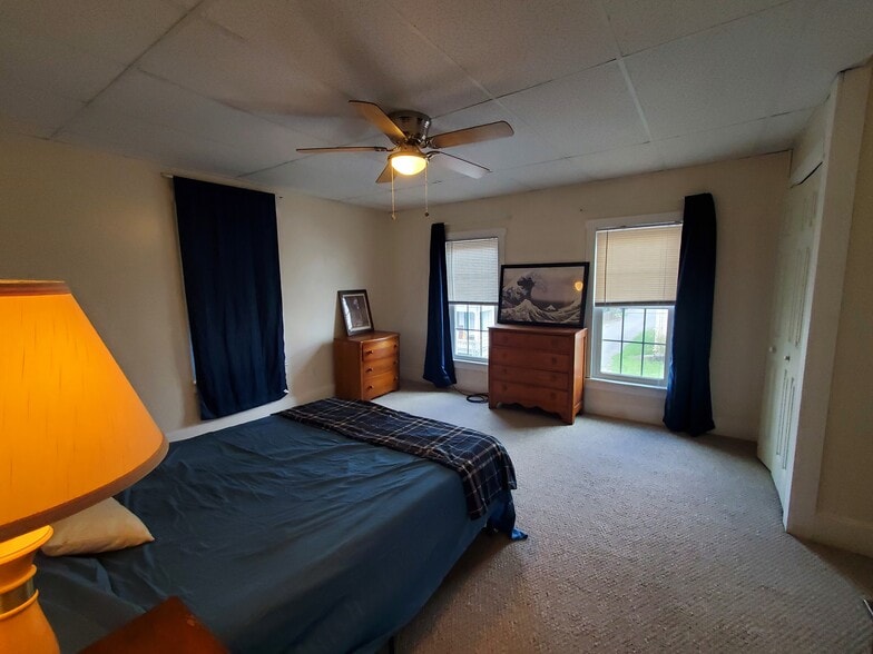 Curtains optional, color can be changed. - 658 Grand St