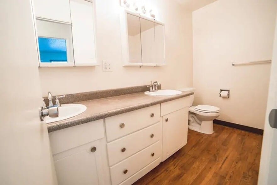 Interior Photo - Laurelwood Estates