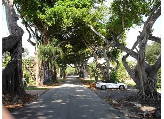 Building Photo - 809 Almeria Ave