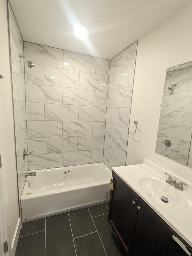 Unit 1 Bathroom - 518 N State St