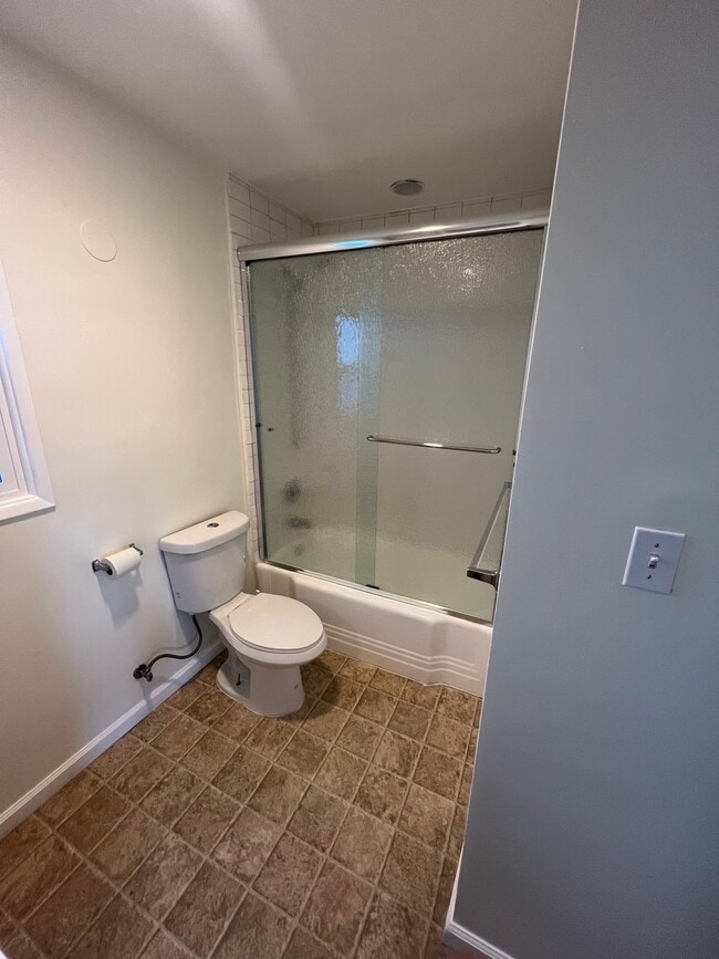 Bathroom - 940 N Cedar St