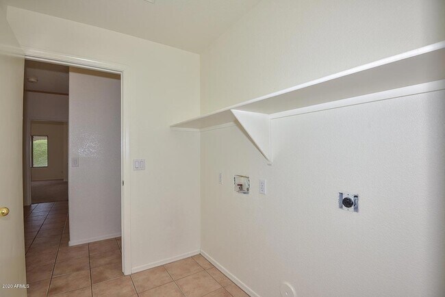 Building Photo - 7472 W Potter Dr