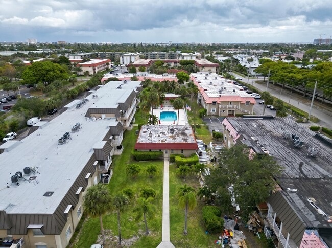 Building Photo - 495 SE 8th St