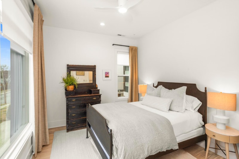 Building Photo - 2210 14th Ave N