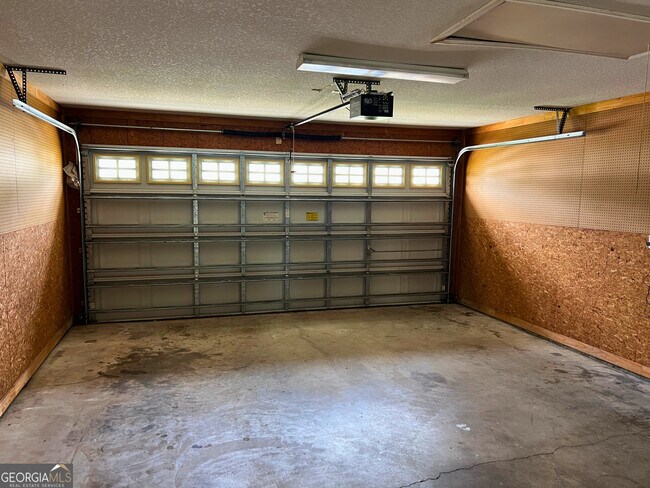 Building Photo - 218 Royal Palms Ave