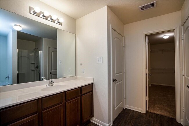 Building Photo - 208 Autumn Berry Ln