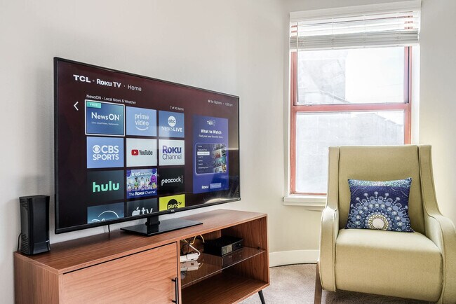 Building Photo - 615 N East St