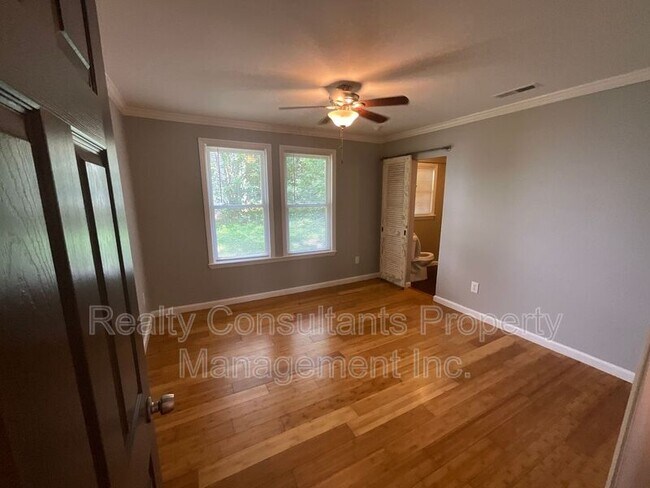 Building Photo - 811 Hertford St