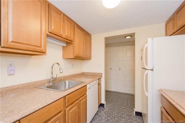 Building Photo - 57 Brookwood Dr