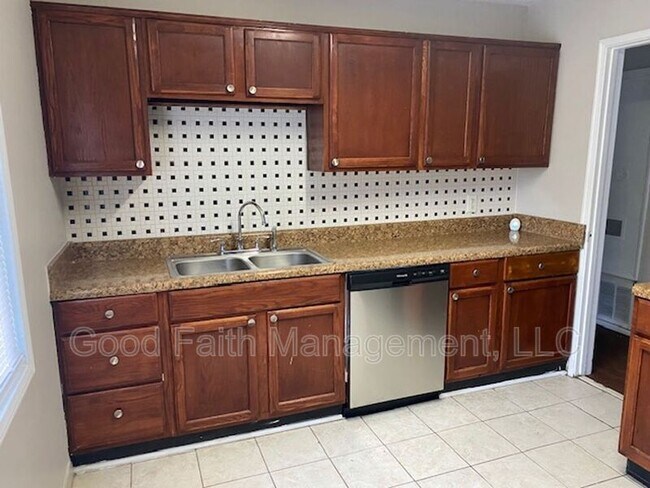 Building Photo - 2280 Darlington Dr