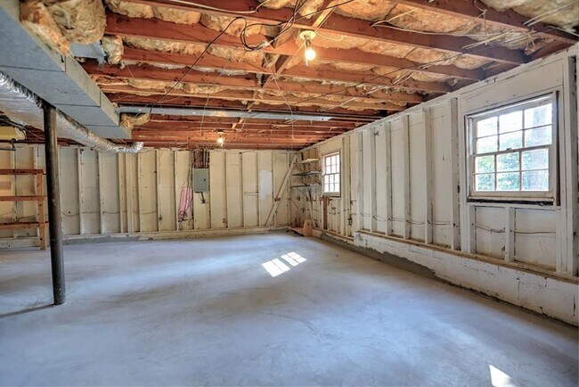 Building Photo - 2640 Tritt Ln