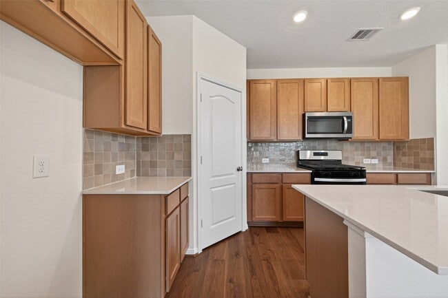 Building Photo - 8110 Shelter Bay Ln