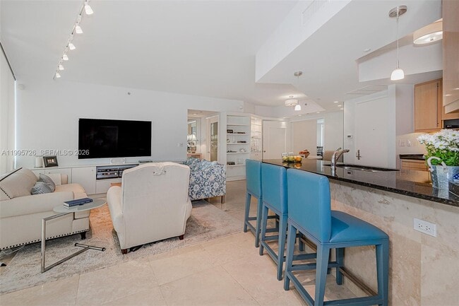 Building Photo - 1000 South Pointe Dr