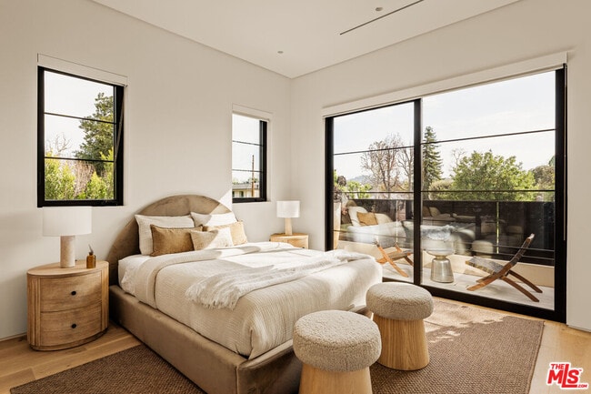 Building Photo - 11937 Addison St