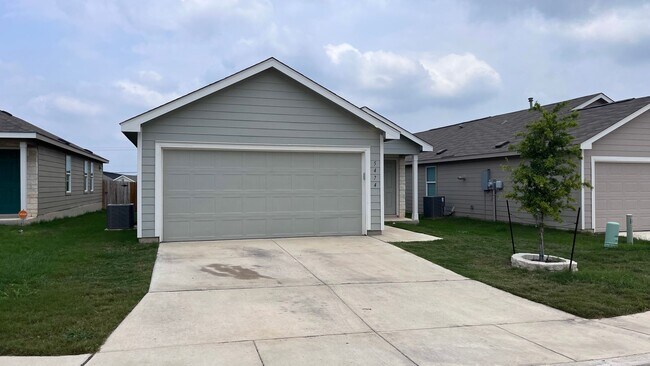 Building Photo - Move in Ready - Pet Friendly with pet door...