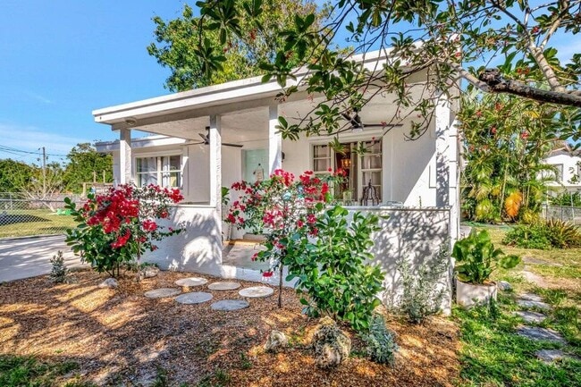 Building Photo - 237 SW 3rd Ave