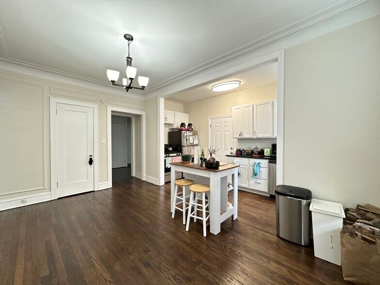 Building Photo - 327 Kedzie St