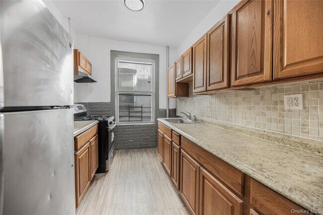 Building Photo - 1260 Evergreen Ave