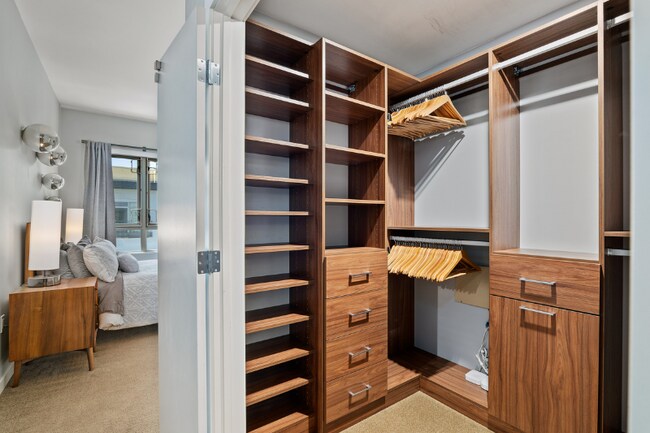 Building Photo - 889 Date St