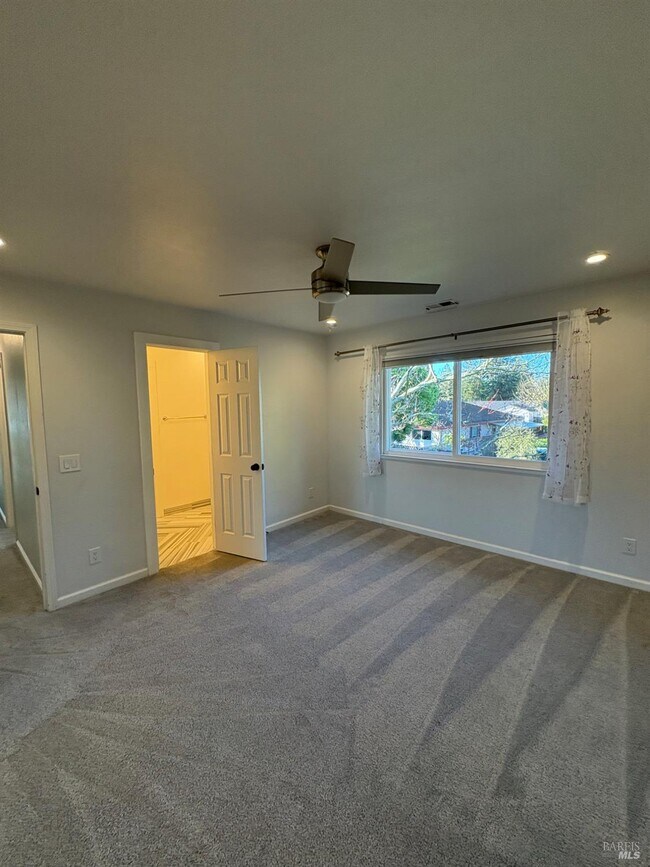 Building Photo - 5705 Davis Cir