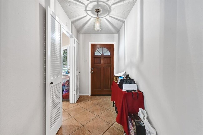 Building Photo - 2215 Saradon Dr