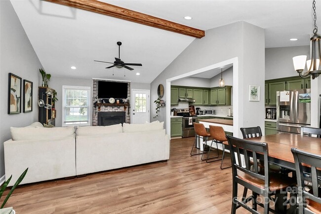 Building Photo - 4227 Deerfield Dr