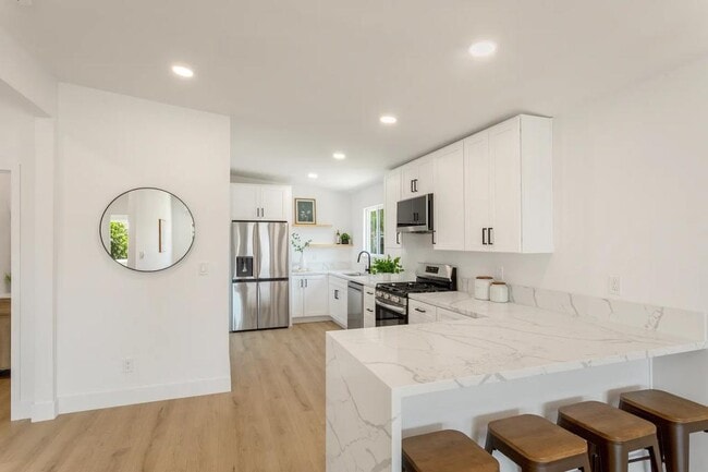 Building Photo - 820 Iris Ave