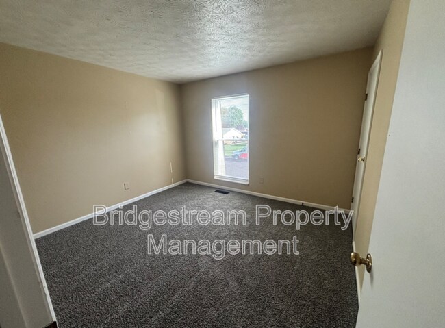 Building Photo - 967 Taylorsview Dr