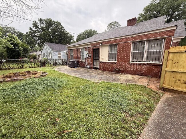 Building Photo - 1026 Stonewall St