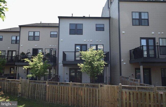 Building Photo - 23079 Sullivans Cove Sq