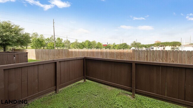 Building Photo - 14807 Woodland Hills Dr