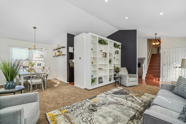 Building Photo - 1191 Easton Dr