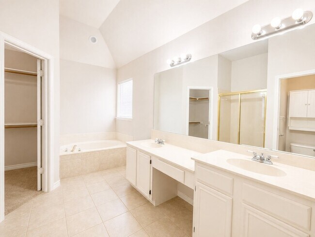 Building Photo - 709 Ridgemont Dr
