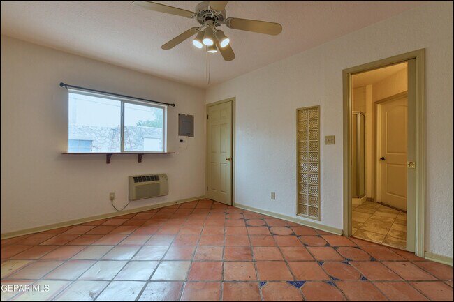 Building Photo - 1100 Kelly Way