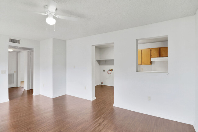 Living Room Southwind Place Apartments - Southwind Apartments