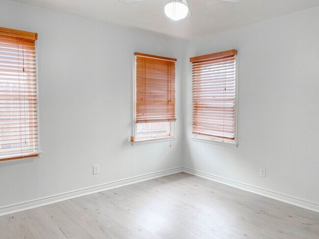 Building Photo - 4315 42nd St