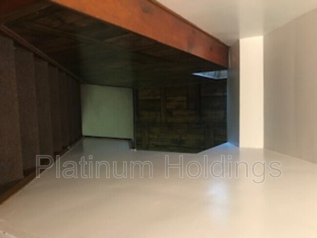 Building Photo - 13790 Cedar Rd