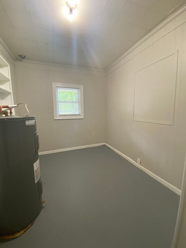 Building Photo - Charming 3 bedroom home in the heart of do...