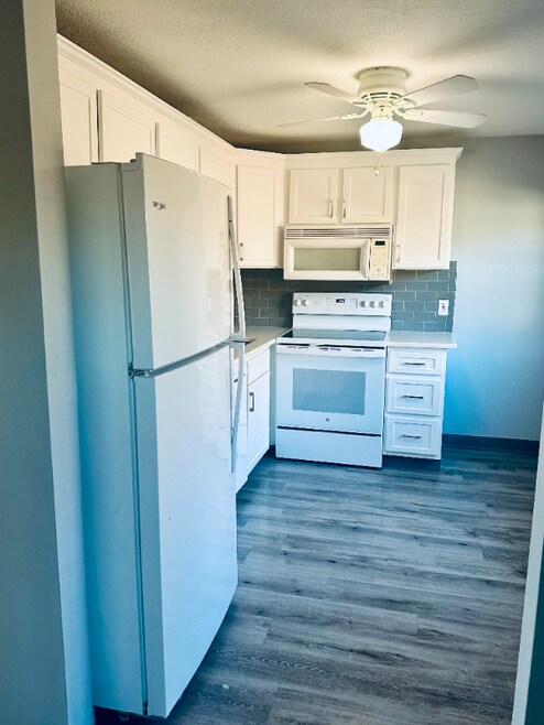 Building Photo - 8 Mayberry Dr