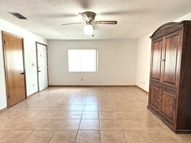 Building Photo - Cozy 2 Bedroom First Floor Condo!