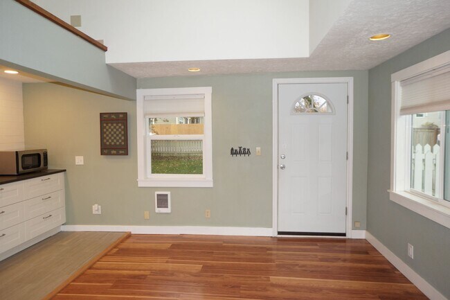 Building Photo - NE Portland updated one bedroom "Jewel"